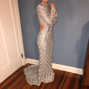 Sherri hill size 00